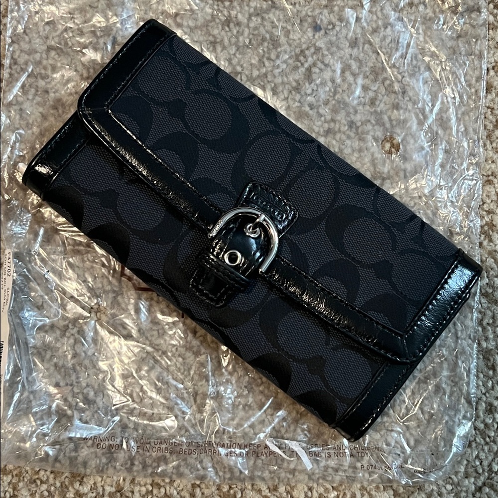 👜 COACH Vintage Buckle Checkbook Wallet Black Grey NWT *FLAWED* L👀K